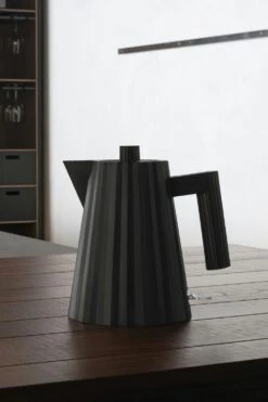 Alessi Plissé Kedel 1 L, Sort 6 Alessi Plissé Kedel 1 L, Sort -Køkkenudstyr Butik alessi plisse elwater kettle 1 lt b 3