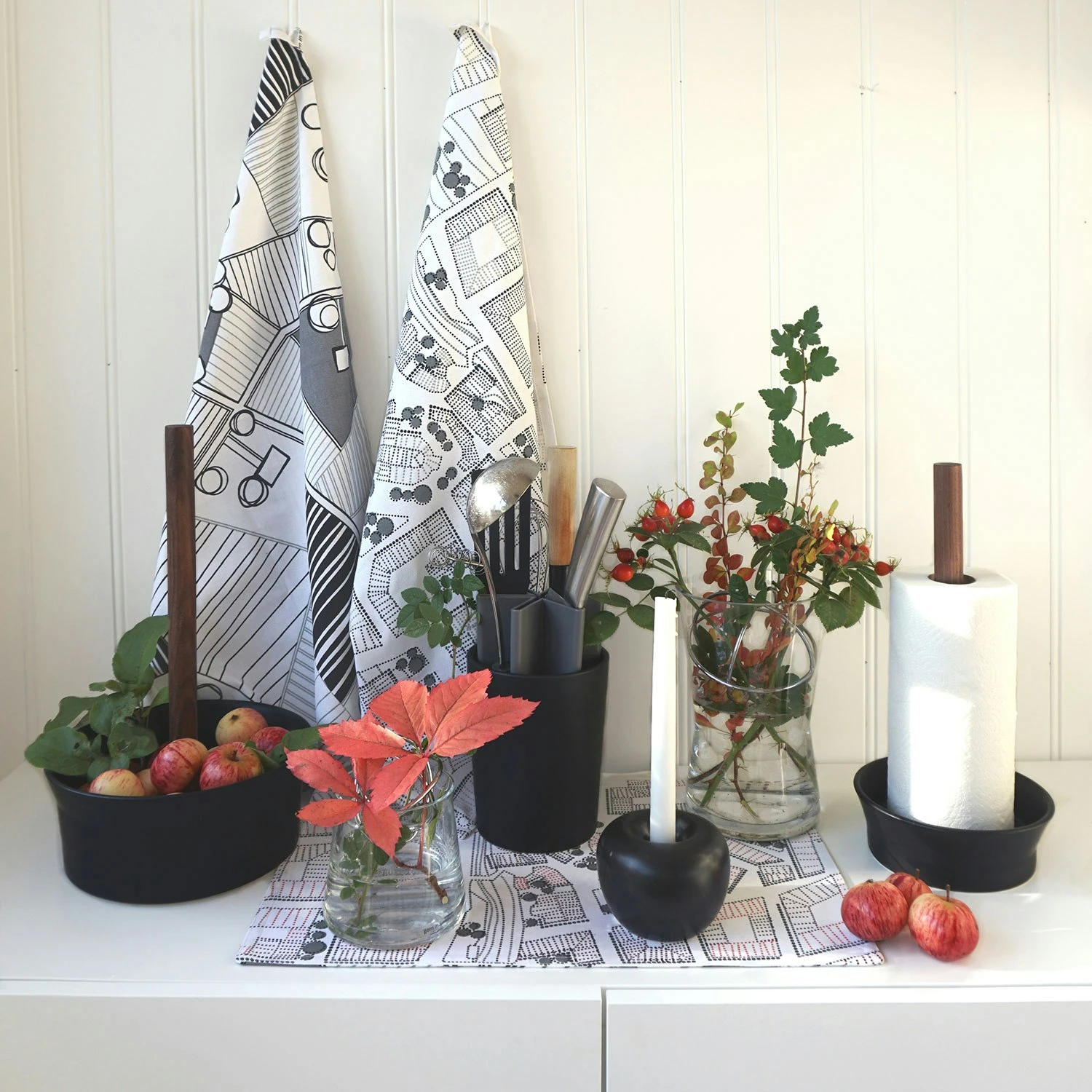 Angle Køkkenrulleholder, Sort/Valnød 2 Angle Køkkenrulleholder, Sort/Valnød - Billede 2