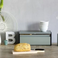 Brabantia Fall Front Brødkasse, Brilliant Steel 8 Brabantia Fall Front Brødkasse, Brilliant Steel -Køkkenudstyr Butik brabantia fall front brdkasse hvid 2