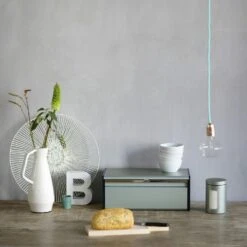 Brabantia Fall Front Brødkasse, Brilliant Steel 9 Brabantia Fall Front Brødkasse, Brilliant Steel -Køkkenudstyr Butik brabantia fall front brdkasse hvid 3