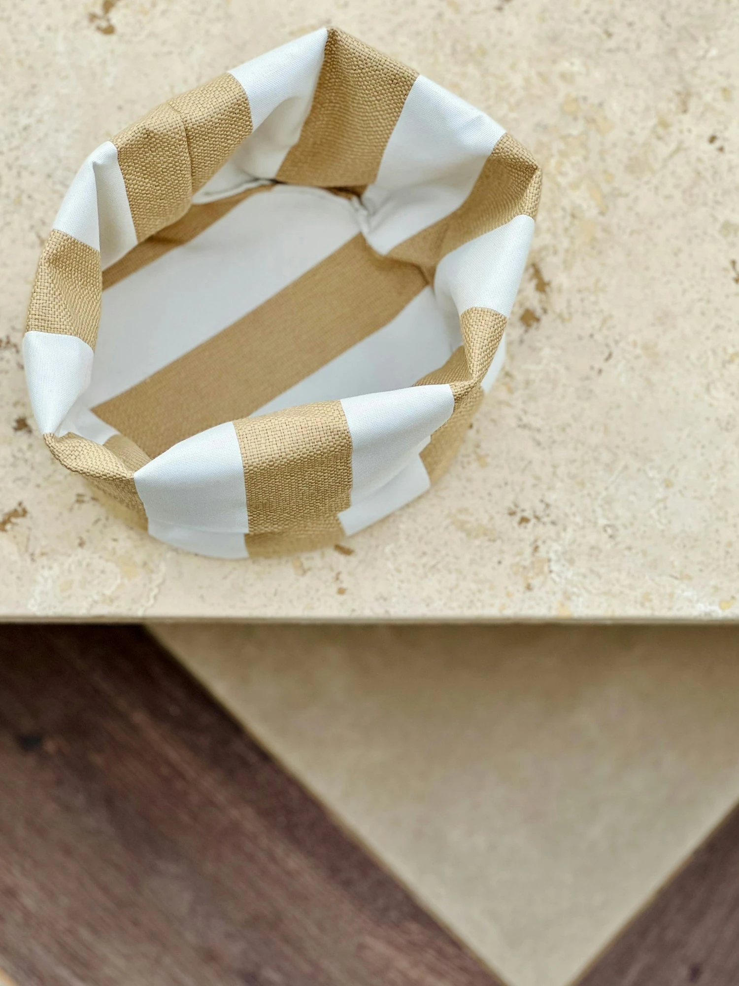 Wide Stripe Brødkurv 19x20 Cm, Beige 2 Wide Stripe Brødkurv 19x20 Cm, Beige - Billede 2