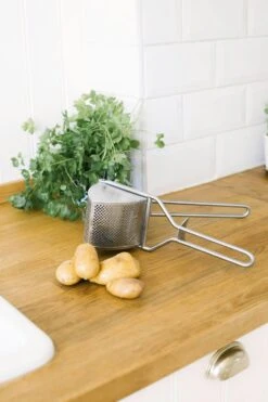Dorre Poppy Kartoffelpresser -Køkkenudstyr Butik dorre poppy potato press stainless steel 3