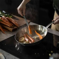 Fiskars All Steel Pure Stegepande, 28 Cm -Køkkenudstyr Butik fiskars all steel pure frying pan 24 cm 14