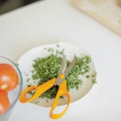 Fiskars Classic Køkkensaks, Orange 6 Fiskars Classic Køkkensaks, Orange -Køkkenudstyr Butik fiskars classic kkkensaks orange 2