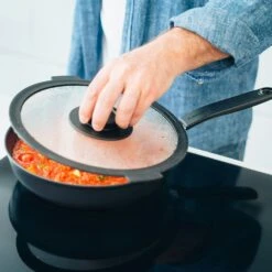 Fiskars Functional Form Sautepande Ø26cm -Køkkenudstyr Butik fiskars functional form sautepande 26cm 4