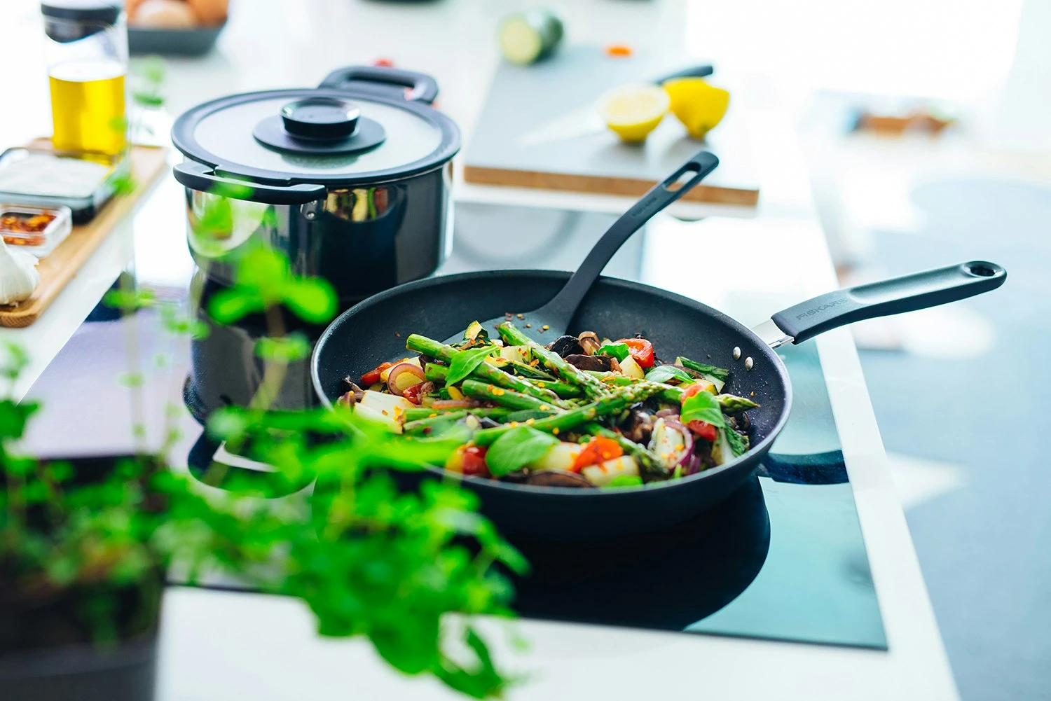 Fiskars Functional Form Stegepande Ø24cm 6 Fiskars Functional Form Stegepande Ø24cm - Billede 6