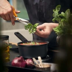 Fiskars Hard Face Saucepan, 1,8 L 10 Fiskars Hard Face Saucepan, 1,8 L -Køkkenudstyr Butik fiskars hard face saucepan 5