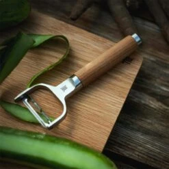 Fiskars Norden Kartoffelskræller Med Bevægelig Blad -Køkkenudstyr Butik fiskars norden potato peeler with movable blade 2