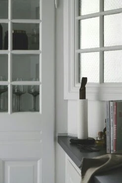 GEJST Grab Køkkenrulleholder Egetræ, Røget 8 GEJST Grab Køkkenrulleholder Egetræ, Røget -Køkkenudstyr Butik gejst grab kkkenrulleholder egetr 24