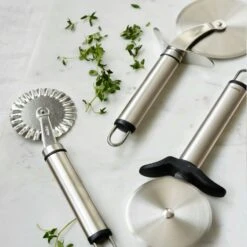 Heirol Steely Pizzaskærer -Køkkenudstyr Butik heirol steely pizza cutter 1