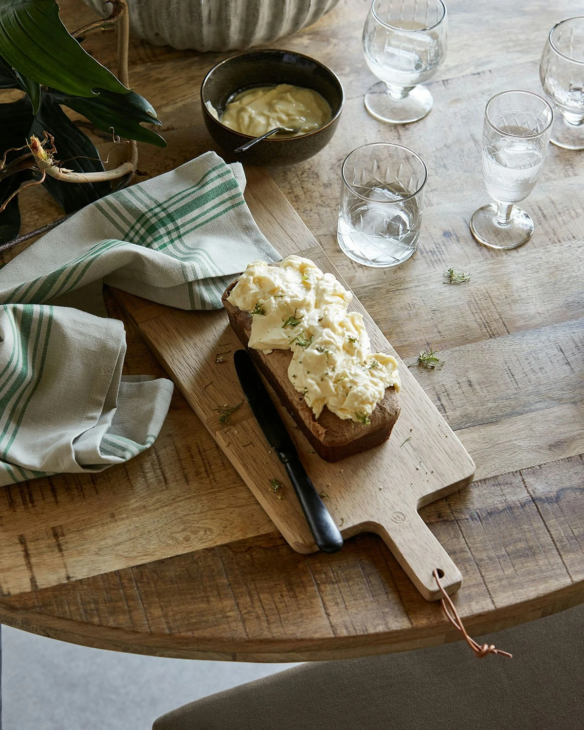 House Doctor Carve Cutting Board 54x21 Cm, Nature 4 House Doctor Carve Cutting Board 54x21 Cm, Nature - Billede 4