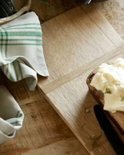 House Doctor Carve Cutting Board 54x21 Cm, Nature 10 House Doctor Carve Cutting Board 54x21 Cm, Nature -Køkkenudstyr Butik house doctor skarbrada carve natur l54xw21xh15 4