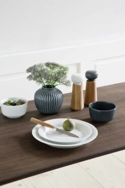 Kähler Hammershøi Kryddekværn Large, Mørkegrøn 10 Kähler Hammershøi Kryddekværn Large, Mørkegrøn -Køkkenudstyr Butik kahler hammershi kryddekvrn large indigo 1 2