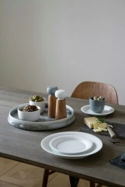 Kähler Hammershøi Kryddekværn Large, Hvid -Køkkenudstyr Butik kahler hammershi kryddekvrn large indigo 2 1