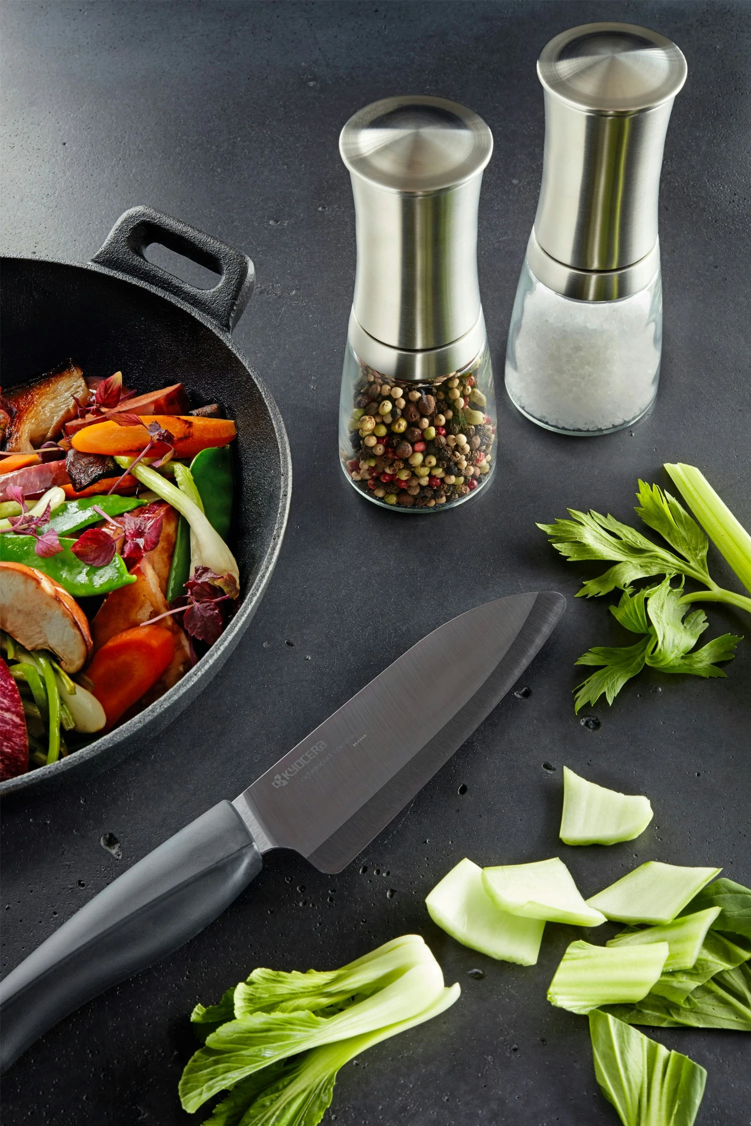 Kyocera Shin Santokukniv 14 Cm, Sort 2 Kyocera Shin Santokukniv 14 Cm, Sort - Billede 2