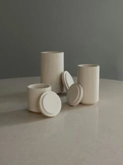 Gallery Objects 03 Krukke 19 Cm, Lime Stone -Køkkenudstyr Butik louise roe gallery objects jar 03 black basalt 10