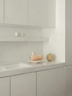 Gallery Objects 03 Krukke 19 Cm, Lime Stone -Køkkenudstyr Butik louise roe gallery objects jar 03 black basalt 12