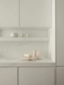 Gallery Objects 03 Krukke 19 Cm, Lime Stone -Køkkenudstyr Butik louise roe gallery objects jar 03 black basalt 13