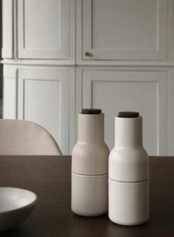 Menu Bottle Grinder Kværn 2-pak, Sand / Valnød 8 Menu Bottle Grinder Kværn 2-pak, Sand / Valnød -Køkkenudstyr Butik menu bottle grinder 2 pack ash carbon steel 20