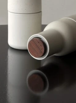 Menu Bottle Grinder Kværn 2-pak, Sand / Valnød 11 Menu Bottle Grinder Kværn 2-pak, Sand / Valnød -Køkkenudstyr Butik menu bottle grinder 2 pack ash carbon steel 23