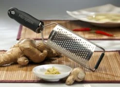 Microplane Gourmet Grater, Coarse 5 Microplane Gourmet Grater, Coarse -Køkkenudstyr Butik microplane gourmet grater coarse 2