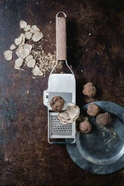 Microplane Master Trøffeljern 2-i-1 -Køkkenudstyr Butik microplane master truffle iron 2 in 1 3