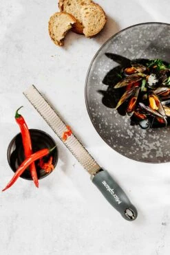 Microplane Premium Classic Zester Anthracite Gray -Køkkenudstyr Butik microplane premium classic zester 15