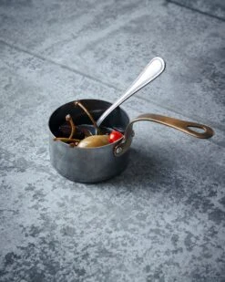 Nicolas Vahé Presentation Sauterpande Ø8 Cm, 2 Dele -Køkkenudstyr Butik nicolas vahe presentation sauce pan presentation set of 2 pcs 2