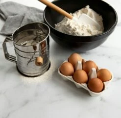 Nordic Ware Melsigte Med Håndtag -Køkkenudstyr Butik nordic ware mold view with wooden handle 2