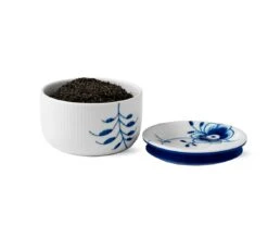 Royal Copenhagen Blue Fluted Mega Opbevaringskrukke 33cl 5 Royal Copenhagen Blue Fluted Mega Opbevaringskrukke 33cl -Køkkenudstyr Butik royal copenhagen blue fluted mega opbevaringskrukke 115 l 8