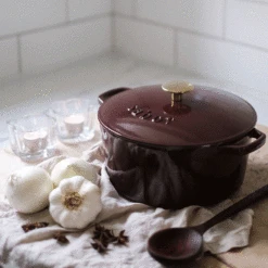 Støbejernsgryde 4,4 L, Burgundy -Køkkenudstyr Butik sabor cast iron pot 44 l 14