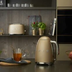 Smeg Kettle 1,7 L, Matte Gold 9 Smeg Kettle 1,7 L, Matte Gold -Køkkenudstyr Butik smeg smeg elkedel 17l creme 46