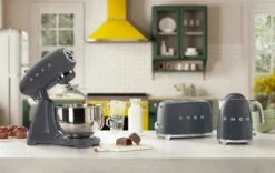 Smeg Kettle 1,7 L, Grey -Køkkenudstyr Butik smeg smeg elkedel 17l creme 51