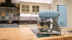 Smeg Stand Mixer SMF02 4.8 L, Blue -Køkkenudstyr Butik smeg smeg standmixer 48l creme 40