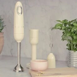 Smeg Stavblender, Creme 9 Smeg Stavblender, Creme -Køkkenudstyr Butik smeg smeg stavblender sort 6