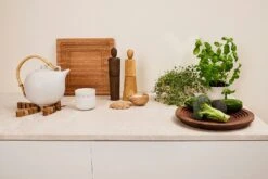 Spring Copenhagen Mrs Salt Saltkværn 23.3 Cm, Eg -Køkkenudstyr Butik spring copenhagen mrs salt saltkvarn 233 cm ljus ek 2