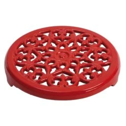 Staub Lilly Small Trivet, Cherry