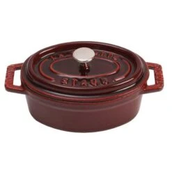 Staub Oval Gryde I Støbejern 4,2 L, Grenadine