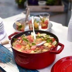 Staub Rund Gryde I Støbejern 8,35 L, Kirsebær 9 Staub Rund Gryde I Støbejern 8,35 L, Kirsebær -Køkkenudstyr Butik staub rund gryde i stbejern 835 l sort 7