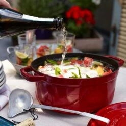 Staub Rund Gryde I Støbejern 8,35 L, Kirsebær 10 Staub Rund Gryde I Støbejern 8,35 L, Kirsebær -Køkkenudstyr Butik staub rund gryde i stbejern 835 l sort 8