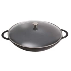 Staub Wok I Støbejern Med Glaslåg 37 Cm, Sort